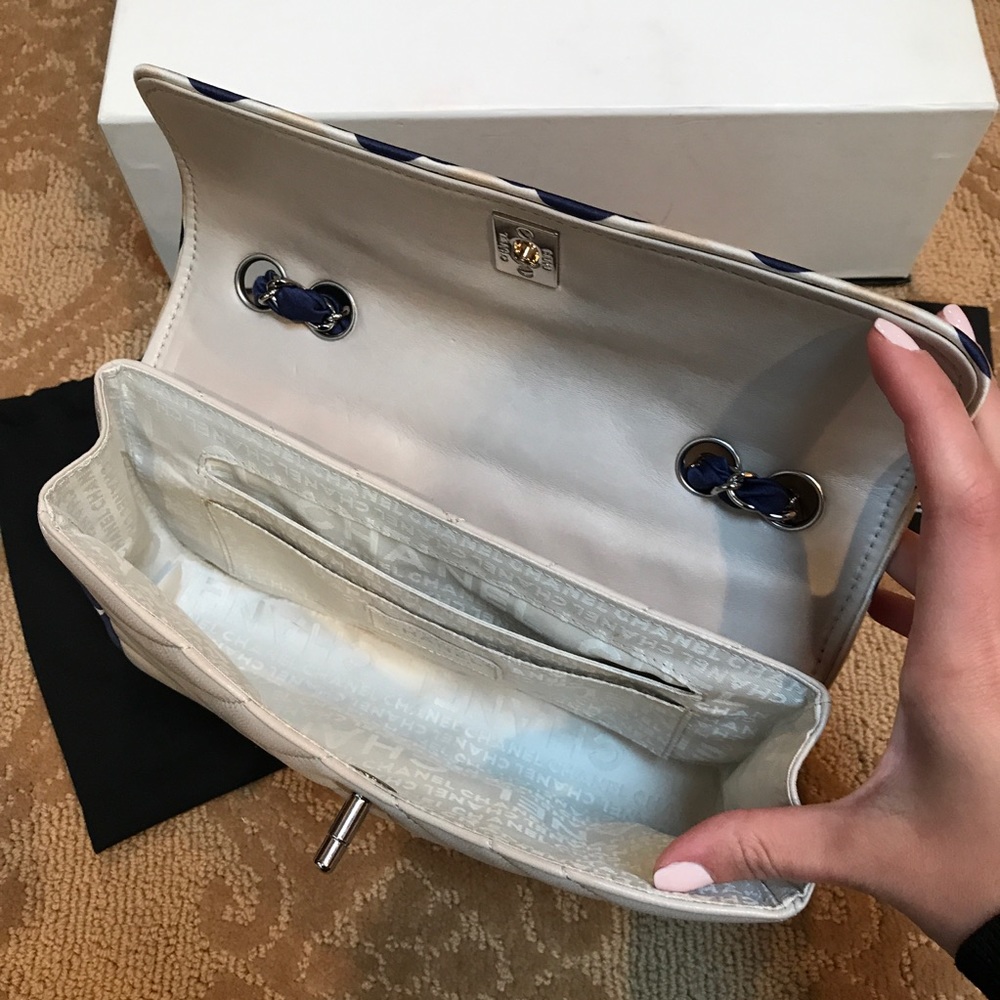 Chanel beige/grey classic quilted bag with flower - Picture 8 of 12